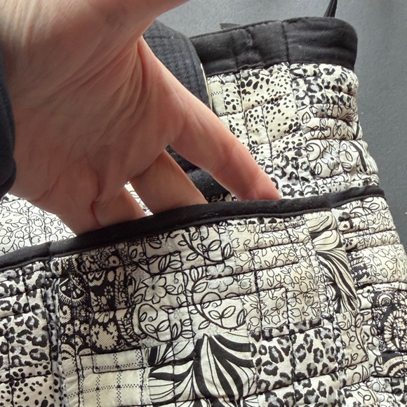 Donna Sharp Black & White Quilted Patchwork Tote Bag - Picture 8 of 10